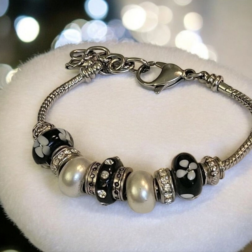 Bella Perlina Style Silvertone Bracelet Black Glass Rhinestone Pearlized Beads